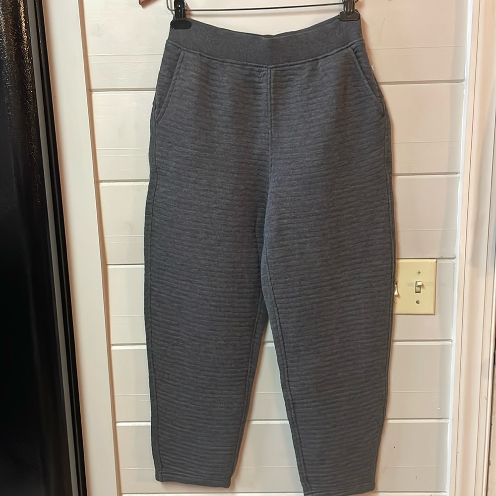 Athleta Women’s 
Textured Cropped Pull-On
SweatPant Gray High Rise Size XS/TP.
